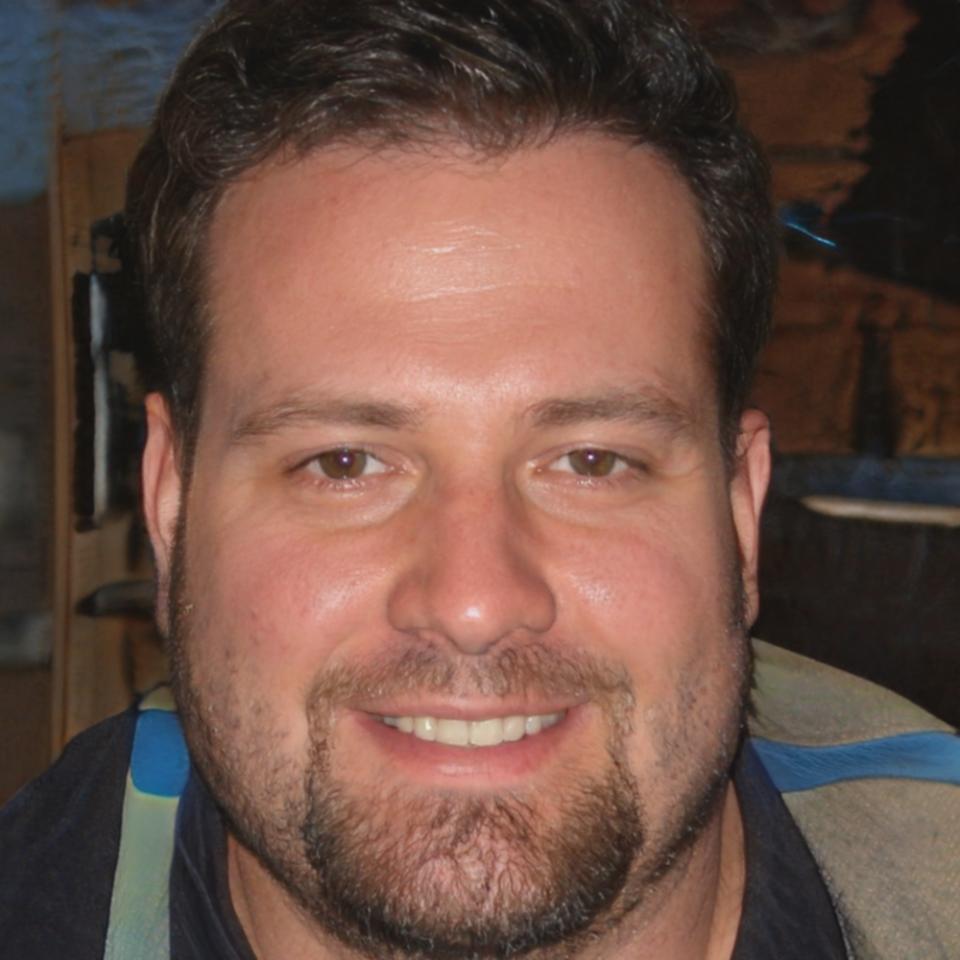Carlos Mendoza, Director Financiero